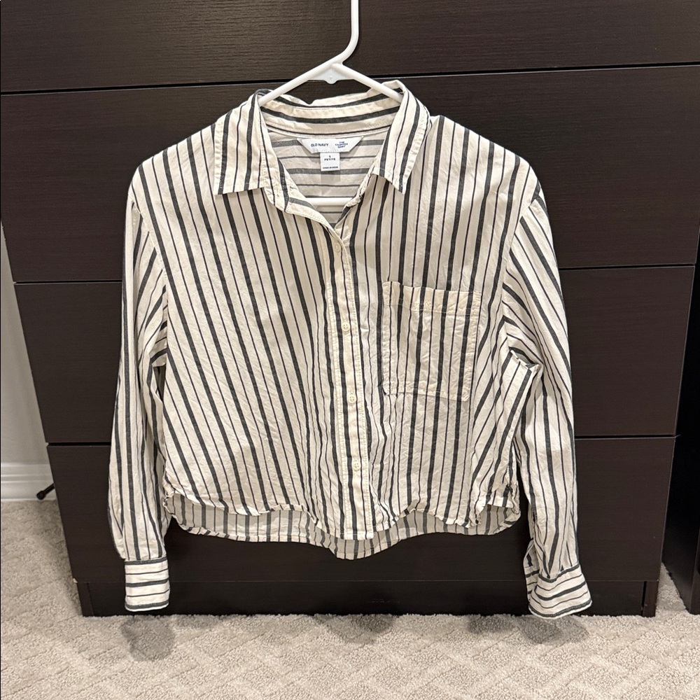 Old Navy Black and White Striped Cropped Button-Up Shirt